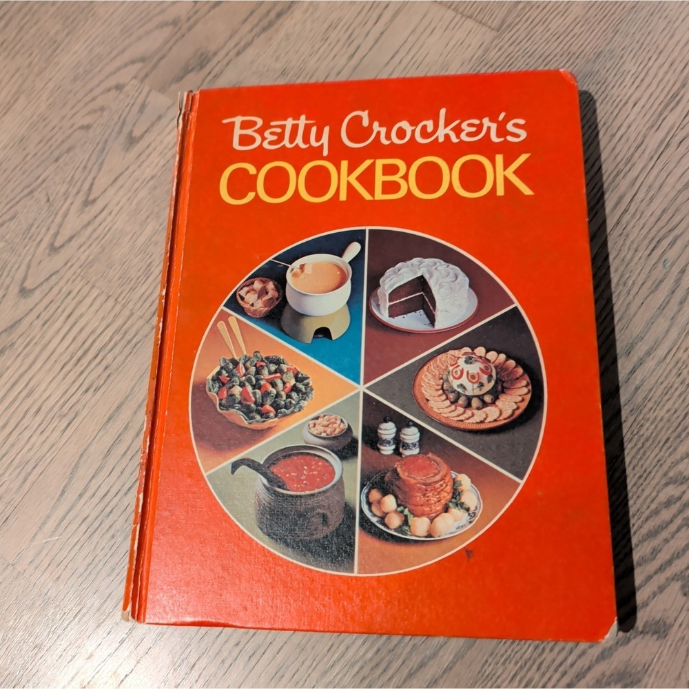 Vintage 1971 Betty Crocker's Cookbook 8th Printing Hardcover Book Pie Cover
